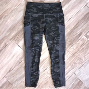 Mila High-Waisted Pocket Capri